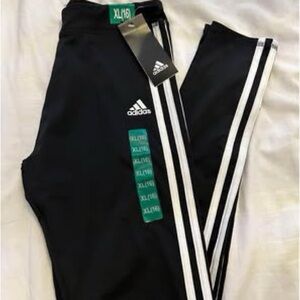 Adidas Youth Leggings
Size XL
Please message me about purchasing this item!!